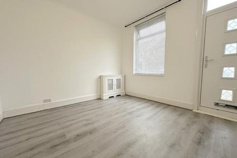 3 bedroom terraced house to rent, Norman Road, Luton, LU3 1JL