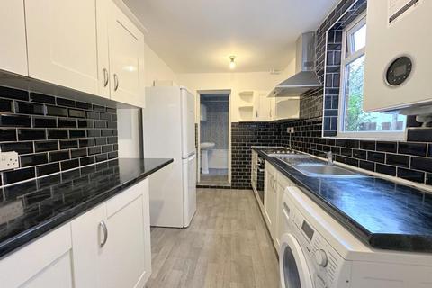 3 bedroom terraced house to rent, Norman Road, Luton, LU3 1JL