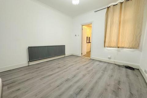 3 bedroom terraced house to rent, Norman Road, Luton, LU3 1JL