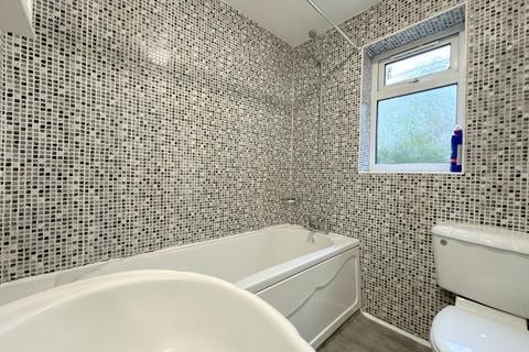 3 bedroom terraced house to rent, Norman Road, Luton, LU3 1JL