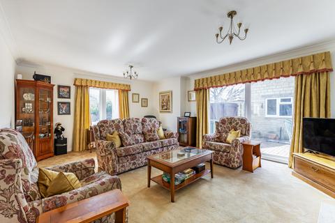 2 bedroom bungalow for sale, Cotswold Avenue, Cirencester, GL7