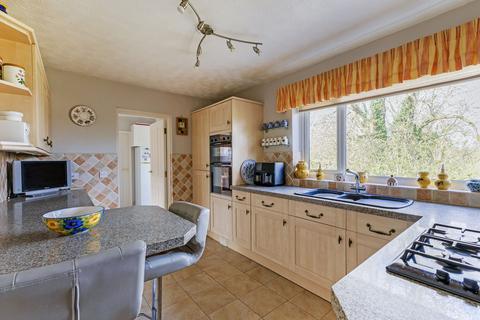 2 bedroom bungalow for sale, Cotswold Avenue, Cirencester, GL7
