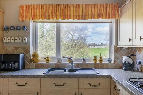 2 bedroom bungalow for sale, Cotswold Avenue, Cirencester, GL7