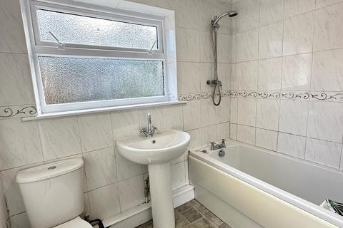 2 bedroom semi-detached house to rent, Manchester M23