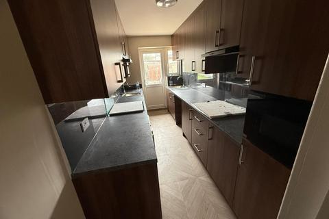 Studio to rent, Gledwood Avenue, Hayes