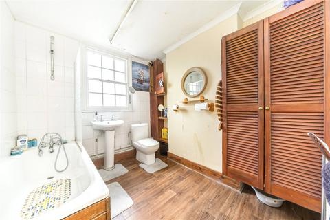 3 bedroom maisonette for sale, Queensbridge Road, London Fields, London, E8