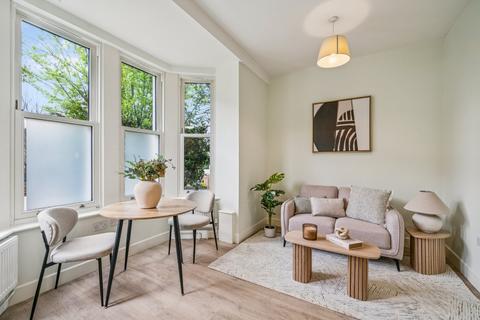 1 bedroom flat for sale, Nightingale Lane, London SW12