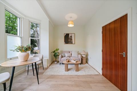 1 bedroom flat for sale, Nightingale Lane, London SW12
