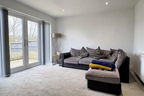3 bedroom end of terrace house for sale, Newbreak Close, Oldham, Greater Manchester, OL4
