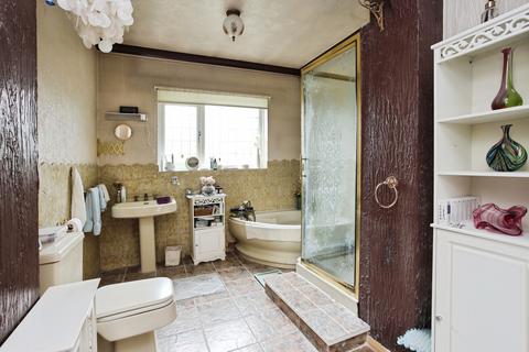 2 bedroom bungalow for sale, Yardley Park Road, Tonbridge, Kent, TN9