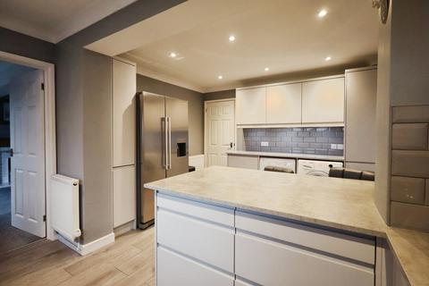 4 bedroom detached house for sale, Hillcrest Avenue, Burton-on-Trent, DE15