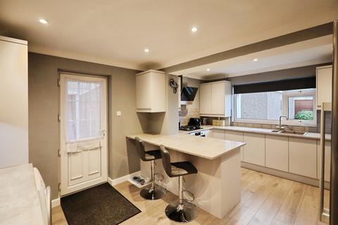 4 bedroom detached house for sale, Hillcrest Avenue, Burton-on-Trent, DE15