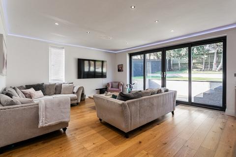 4 bedroom bungalow for sale, Meadowfield Terrace, Edinburgh, EH8