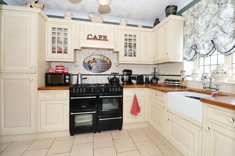 4 bedroom detached house for sale, Burnt Ash Lane, Bromley BR1
