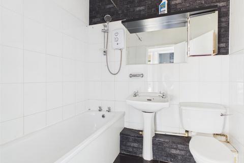 undefined, Flat 2, Furlong Court