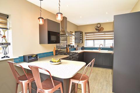 4 bedroom semi-detached house for sale, Wayside Avenue, Harrogate, HG2