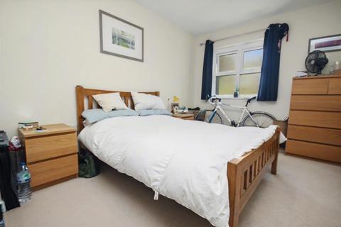 2 bedroom flat for sale, Stoke Road, Guildford