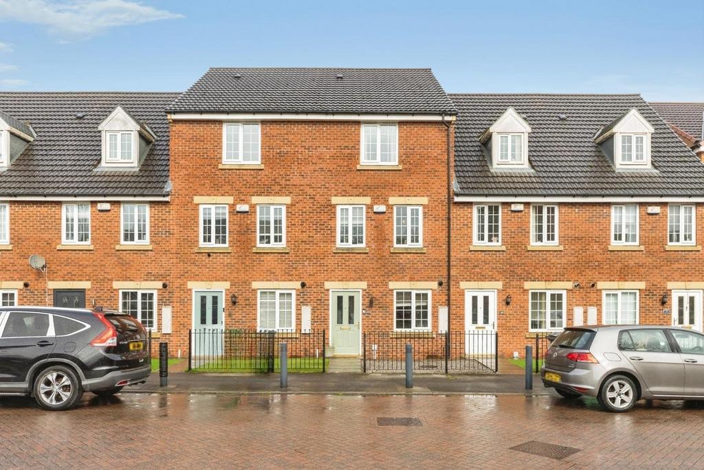 4 bedroom terraced house for sale