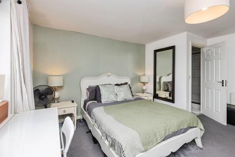 4 bedroom terraced house for sale, Dunlop Avenue, West Yorkshire LS12