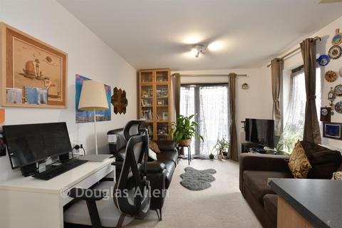 1 bedroom ground floor flat for sale, Ager Avenue, Dagenham, Essex