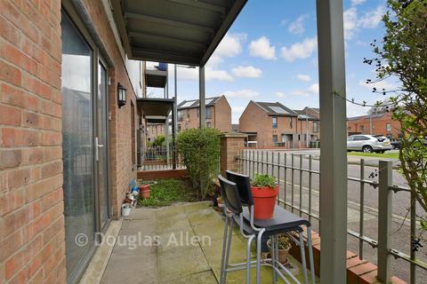 1 bedroom ground floor flat for sale, Ager Avenue, Dagenham, Essex