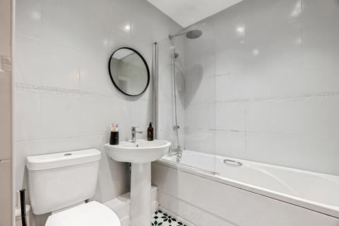 2 bedroom flat for sale, Clough Gardens, Haslingden, Rossendale, Lancashire, BB4