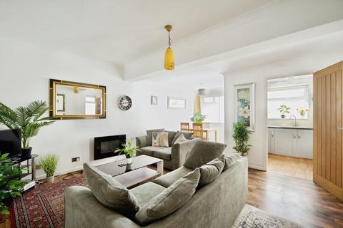 2 bedroom flat for sale, Blake Hall Road, London, E11