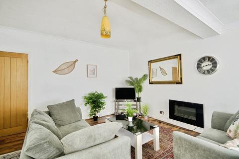 2 bedroom flat for sale, Blake Hall Road, London, E11