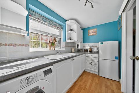 2 bedroom flat for sale, Grosvenor Court, Montfort Close, Romsey, SO51