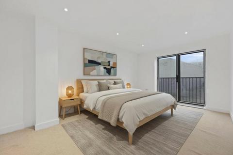 2 bedroom flat for sale, Prince Regent Road, London TW3