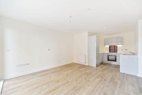 2 bedroom flat to rent, Chailey Place, Hayes and Harlington, Hayes, UB3