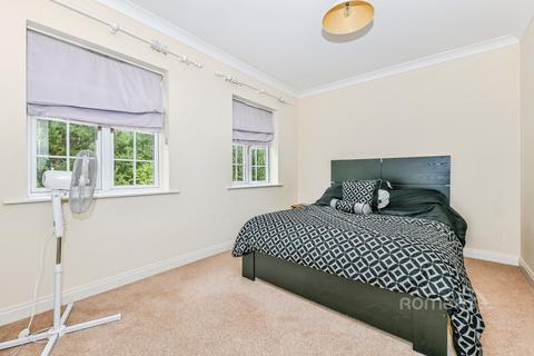 6 bedroom house to rent, Turgis Road, Elvetham Heath, Fleet, GU51