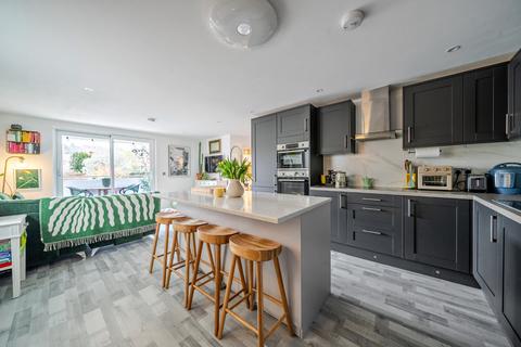 2 bedroom flat for sale, The Borough, Farnham, Surrey, GU9