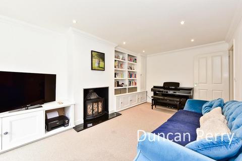 3 bedroom detached house for sale, Archers Close, Potters Bar EN6