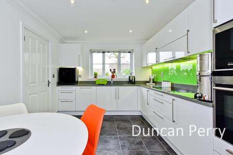3 bedroom detached house for sale, Archers Close, Potters Bar EN6