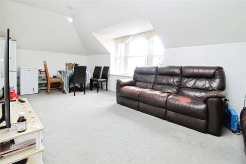 2 bedroom apartment to rent, High Street, Hornchurch, RM11