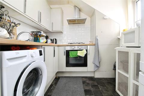 2 bedroom apartment to rent, High Street, Hornchurch, RM11
