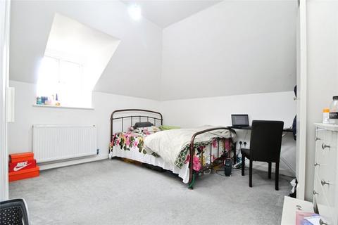 2 bedroom apartment to rent, High Street, Hornchurch, RM11