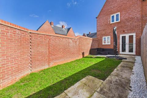 2 bedroom semi-detached house for sale, Bangor Close, Towcester, NN12