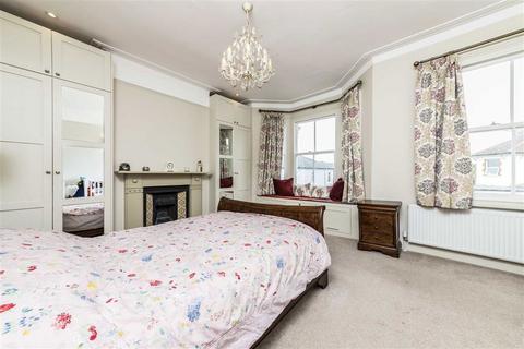 3 bedroom terraced house for sale, Cavendish Road, London SW12