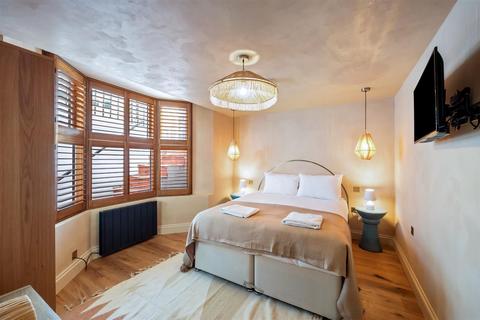 2 bedroom apartment to rent, Queen Square, Brighton