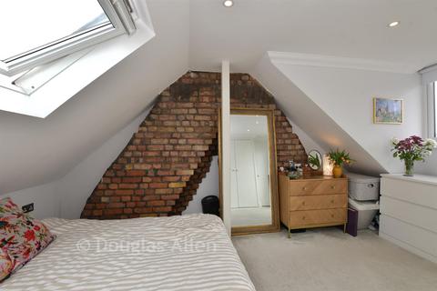 3 bedroom maisonette for sale, Blyth Road, Walthamstow, Waltham Forest
