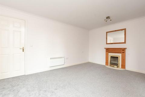 1 bedroom flat for sale, Wavertree Court, Horley RH6
