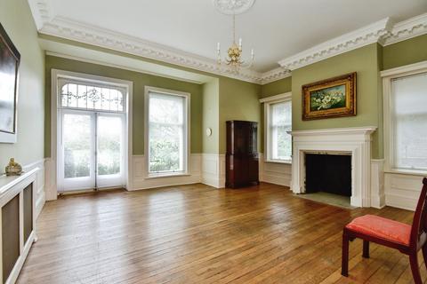 2 bedroom flat for sale, Crewe Road, Alsager, Stoke-on-Trent, Cheshire, ST7