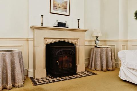 2 bedroom flat for sale, Crewe Road, Alsager, Stoke-on-Trent, Cheshire, ST7