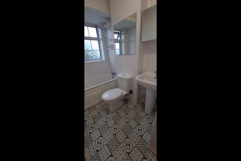 2 bedroom apartment to rent, The Ridgeway, Enfield, EN2