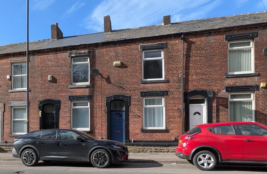 Huddersfield Road, Oldham, OL4 2 bed terraced house for sale - £145,000