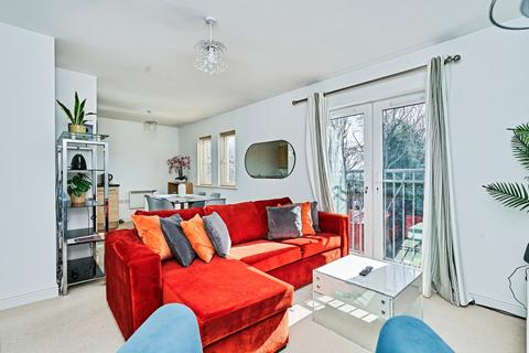 2 bedroom flat for sale, Blue Cedar Drive, Streetly, Sutton Coldfield, West Midlands, B74