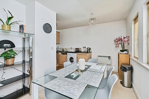 2 bedroom flat for sale, Blue Cedar Drive, Streetly, Sutton Coldfield, West Midlands, B74