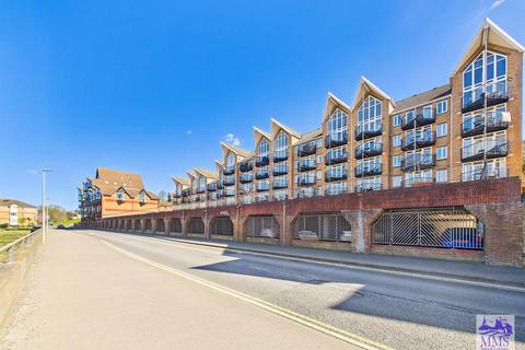 2 bedroom flat for sale, Valetta Way, Rochester